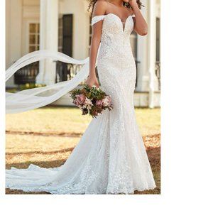 Stunning Martina Liana classic wedding dress. Worn only once